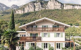 Pomella'S Guesthouse